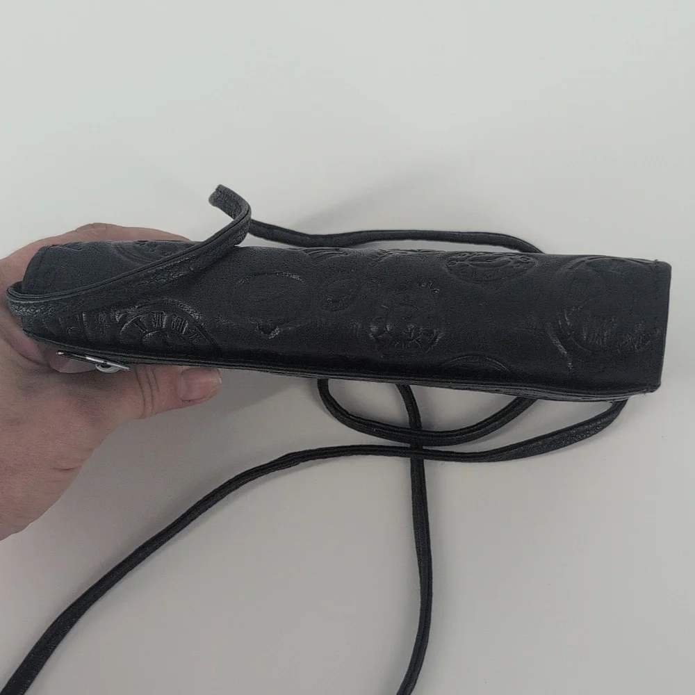 Wilson's Leather Crossbody Wallet Great Condition !